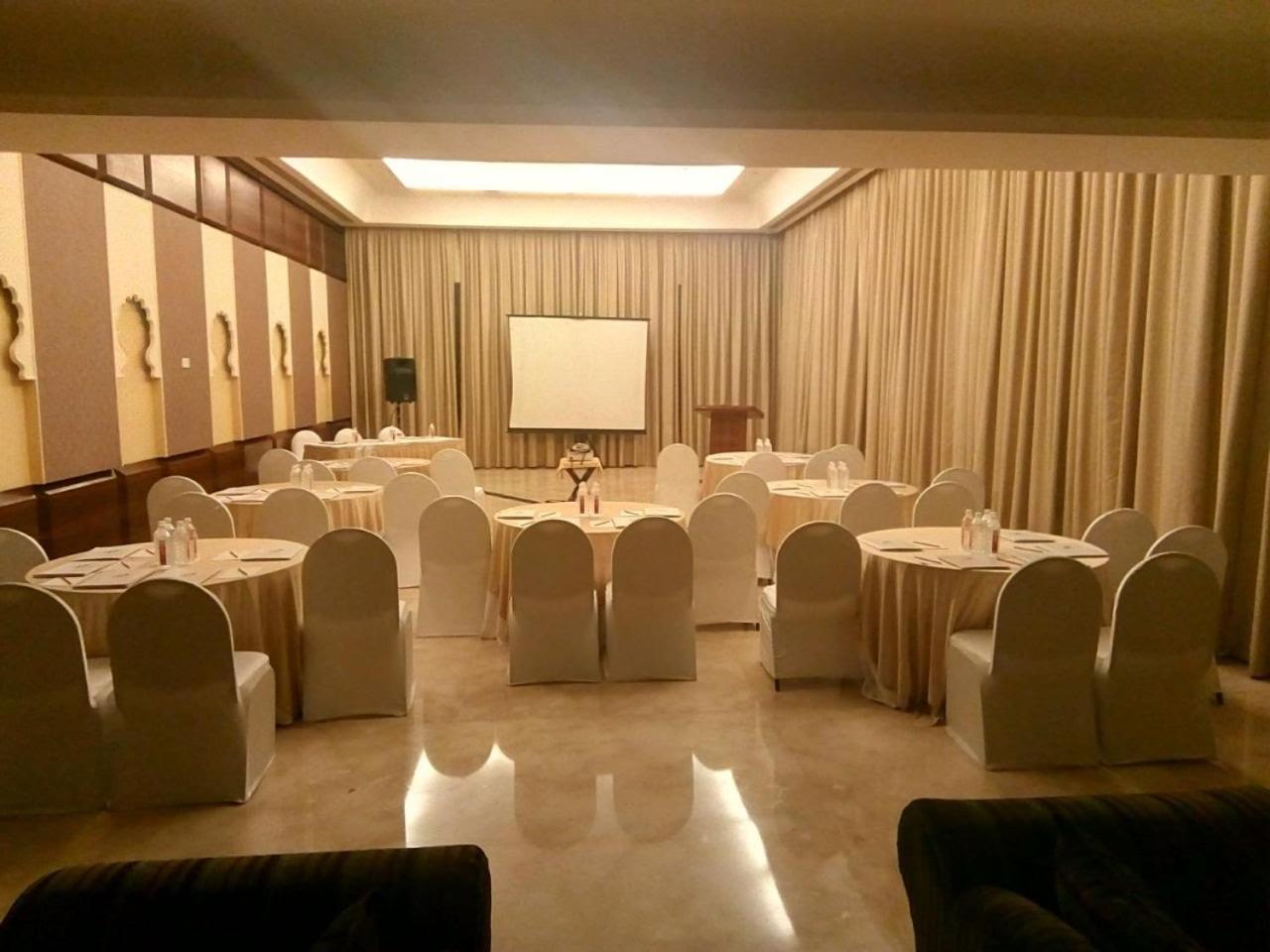 Ramada Udaipur Resort&Spa Bagian luar foto