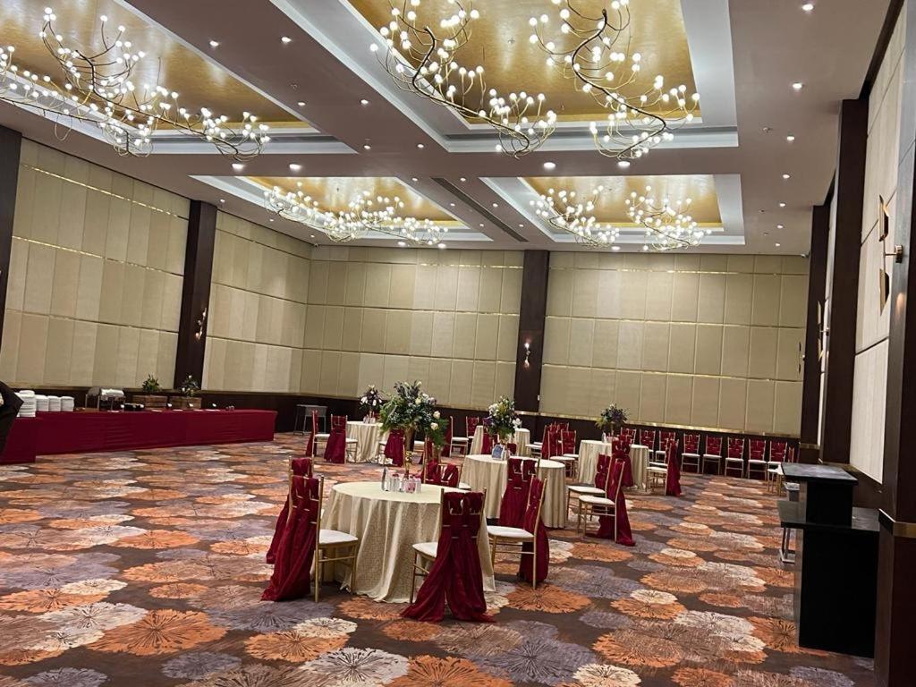 Ramada Udaipur Resort&Spa Bagian luar foto