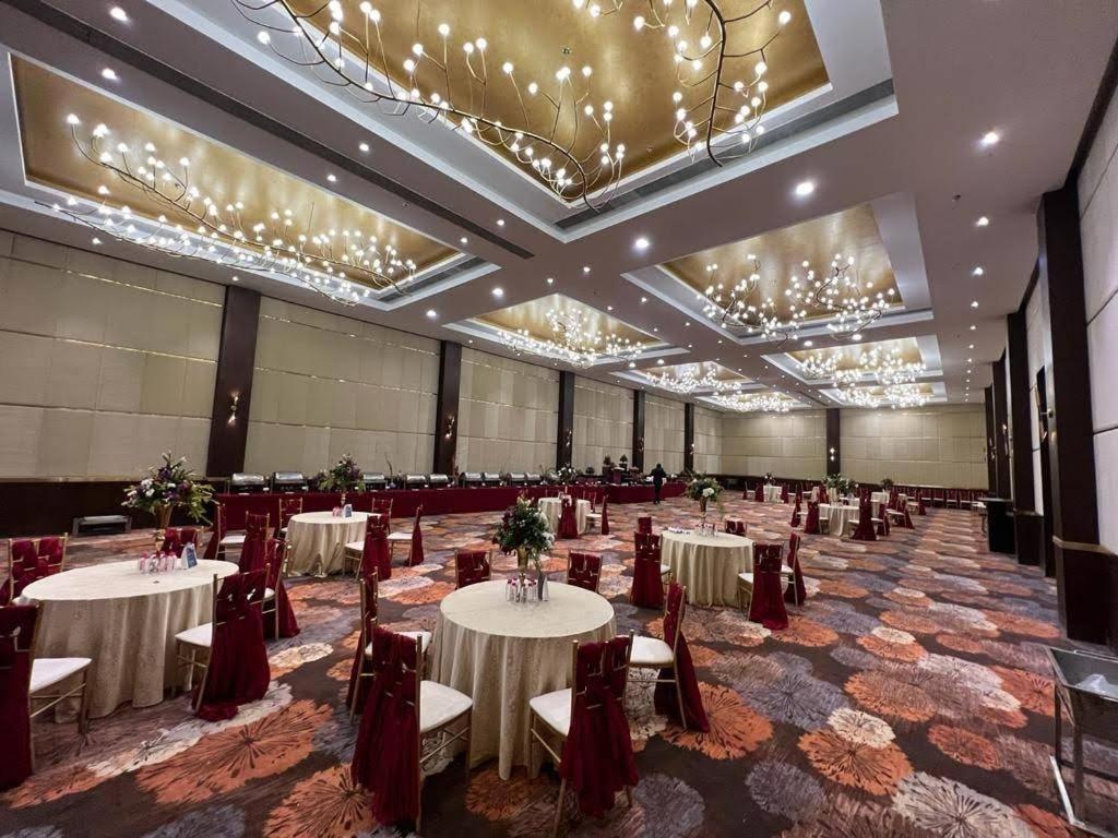 Ramada Udaipur Resort&Spa Bagian luar foto
